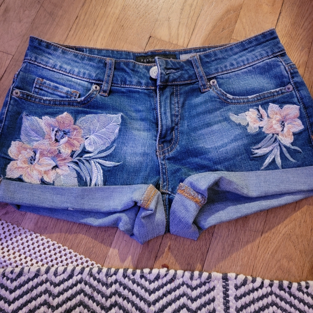 Shorts - Picture 3 of 3